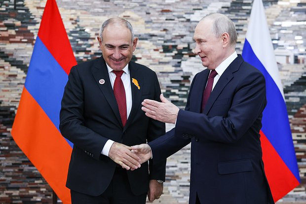 Putin Paşinyanı Moskvaya çağırdı: Kreml səfərlə bağlı danışdı
