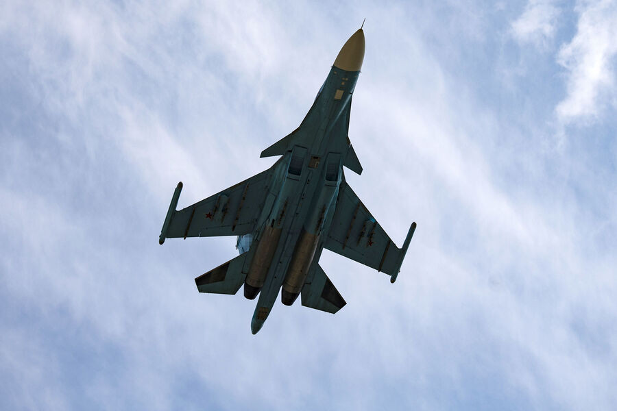 Su-34 eskadrilyası Ukraynadakı hədəflərə zərbə endirdi