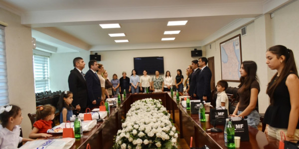 Yasamal rayonunda şagird və tələbə adını yeni qazanmış şəhid övladları ilə görüş keçirilib