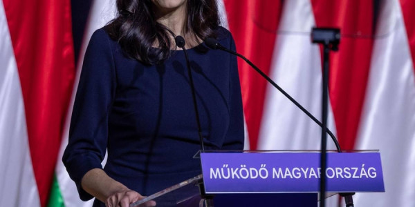 Macarıstan 10 Rusiya diplomatını ölkədən çıxarır