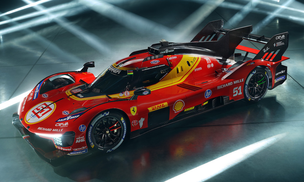 “Ferrari” alovlandı, rəqib pilot saniyələr içində köməyə yetişdi