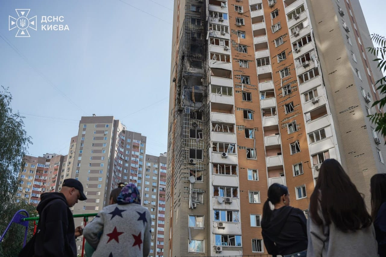 Kiyevdə yaşayış binasına dron zərbəsi: 4 nəfər yaralanıb