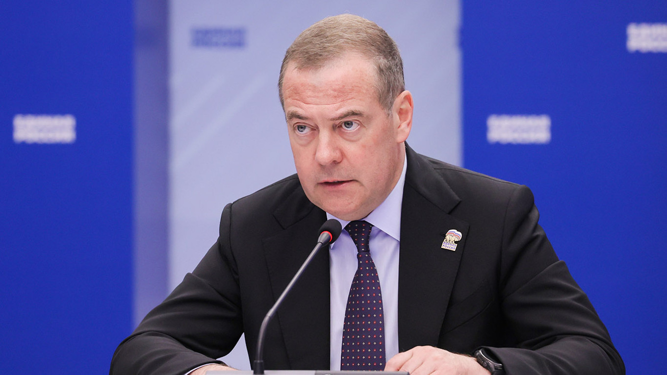 Dmitri Medvedev  Rusiyada səfərbərliklə bağlı iddiaları təkzib edib