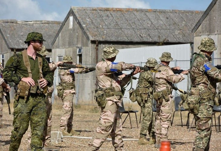 Britaniyalı veteranların ruslara hərbi təlim keçdiyi iddia olunur