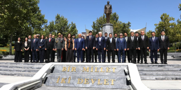 Ankarada Ulu Öndər Heydər Əliyev və Mustafa Kamal Atatürkün müqəddəs xatirəsi yad olunub