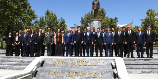 Ankarada Heydər Əliyevlə Atatürkün xatirəsi yad olundu
