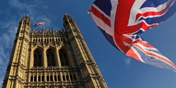 Britaniyada seçki sorğuları ilə bağlı qalmaqal böyüyür