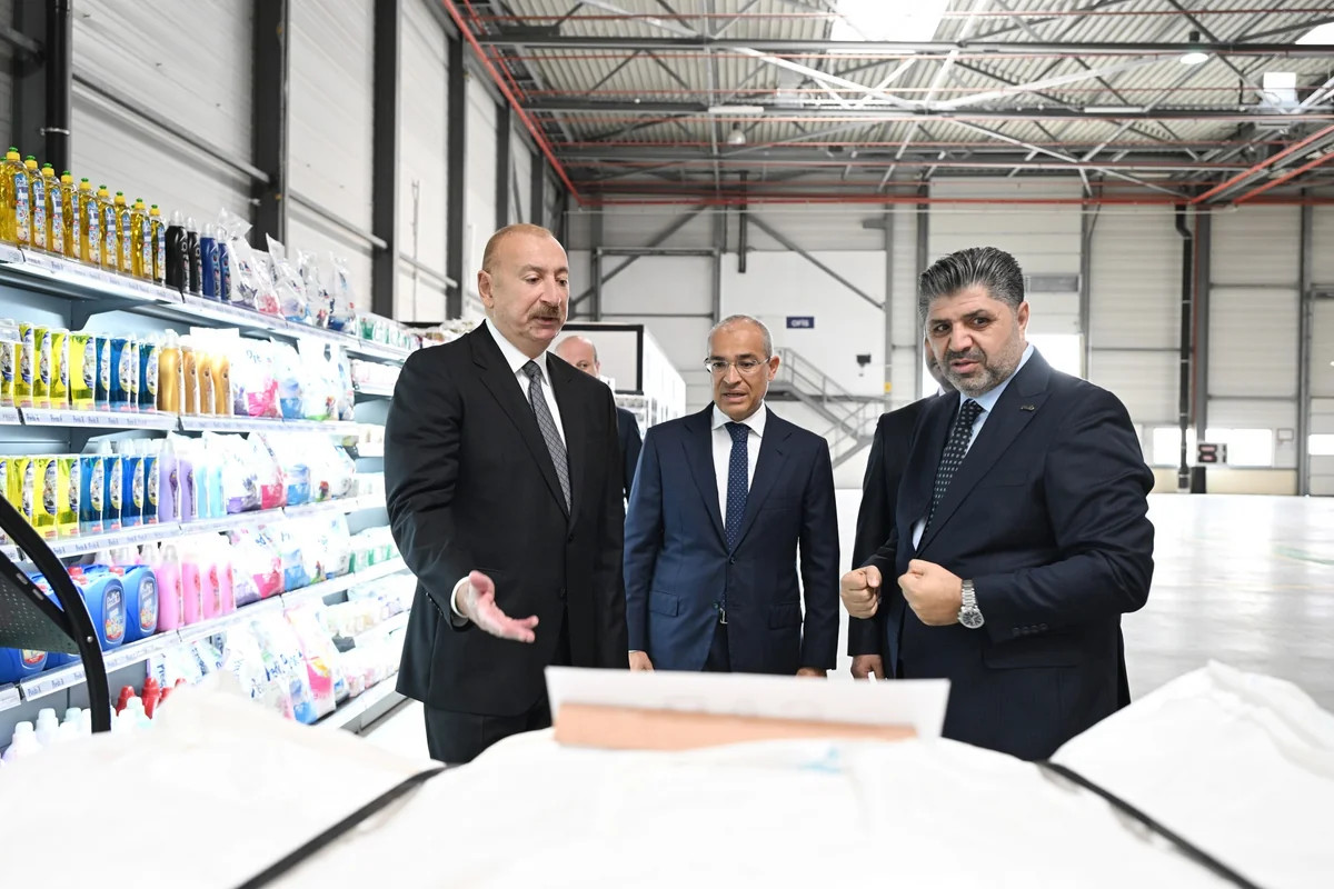 İlham Əliyev Qaradağda kağız və gigiyenik məhsulların istehsalı müəssisəsinin açılışında iştirak edib