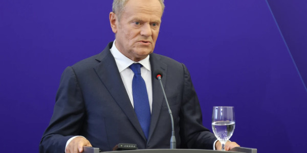 Donald Tusk Rusiyanın Polşaya raket zərbəsi ehtimalını istisna etməyib