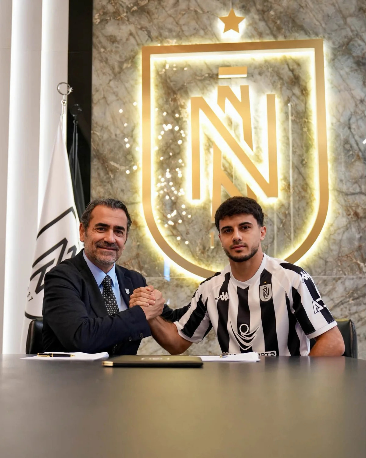 "Neftçi" futbolçusu Emil Səfərovla müqavilənin müddətini uzadıb