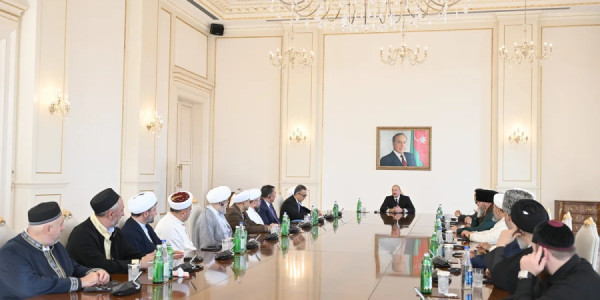 Prezident: Biz hər zaman çalışmışıq İslam həmrəyliyini əməli-praktiki addımlarla gücləndirək