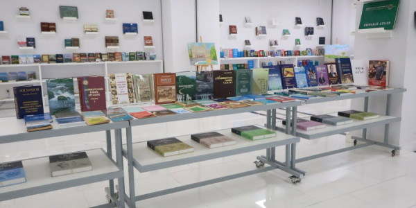 Mərkəzi Elmi Kitabxanada 15 Sentyabr – Bilik Günü münasibətilə sərgi açılıb