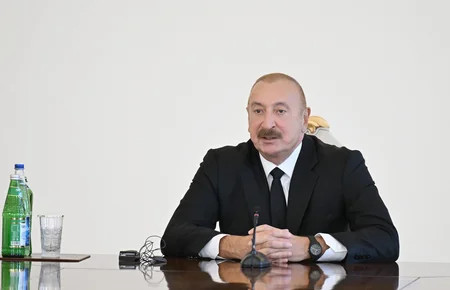 İlham Əliyev Bakıda keçirilən beynəlxalq konfransların iştirakçılarını qəbul edib