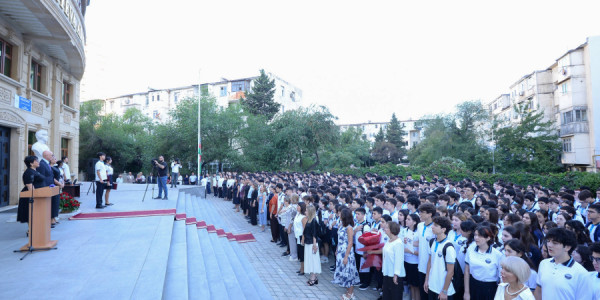 Firudin Qurbanov akademik Zərifə Əliyeva adına liseydə Bilik Günü tədbirində iştirak edib