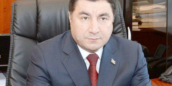 Nazirin oğluna ölkədən çıxma qadağası