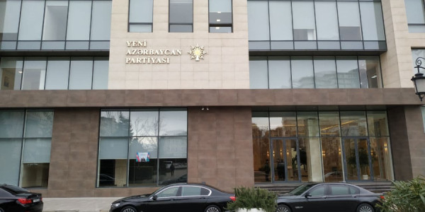 Növbəti qurultaya hazırlaşan YAP-ın inkişaf tarixində yeni mərhələ -