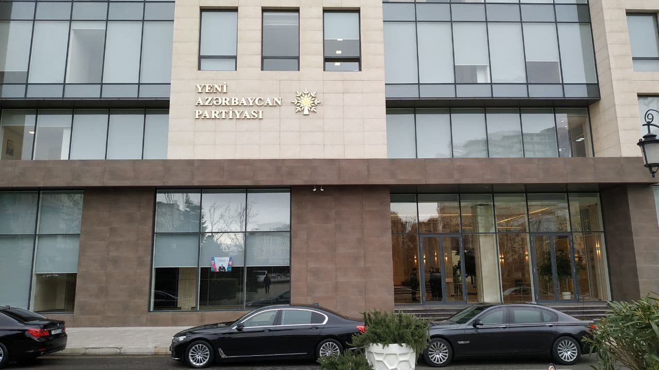 Növbəti qurultaya hazırlaşan YAP-ın inkişaf tarixində yeni mərhələ -