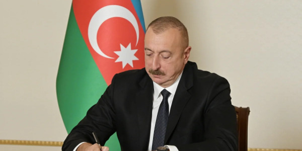 İlham Əliyev Auditorlar Palatasının üzvlərini və əməkdaşlarını təltif edib