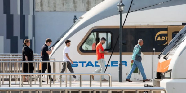 Bakı-Sumqayıt qatarlarında yeni reyslər fəaliyyət göstərəcək