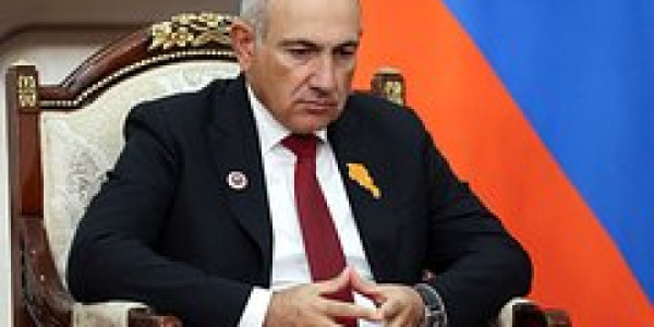 Paşinyan Rusiya hərbi bazasının çıxarılmasını istəmədiyini bildirib