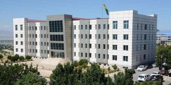 26 yaşında