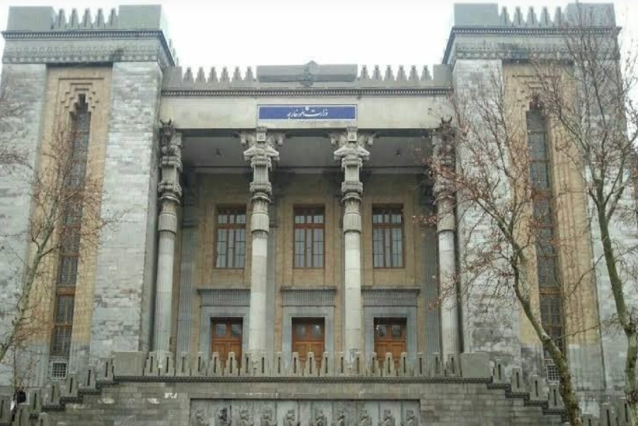 İran İsveç diplomatını ölkədən çıxarır