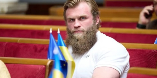 Artem Dmitruk Zelenskini hakimiyyəti ələ keçirməkdə ittiham etdi