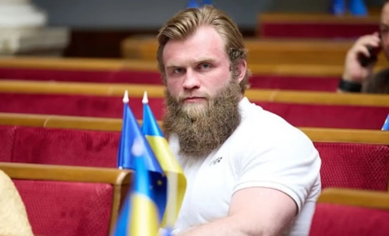 Artem Dmitruk Zelenskini hakimiyyəti ələ keçirməkdə ittiham etdi