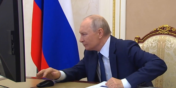 Putin seçkilərdə onlayn səs verib
