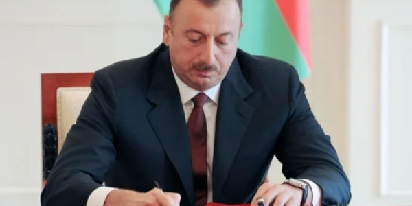 Prezident keçmiş futbolçunu fəxri diplomla təltif etdi