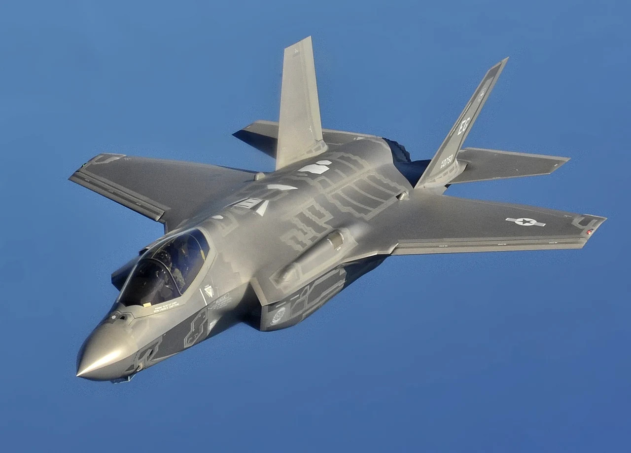 F-35 hissələri Honq Konqa yönləndirilib