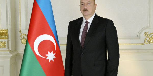 Prezident İlham Əliyev neft sənayesi işçilərini təltif edib
