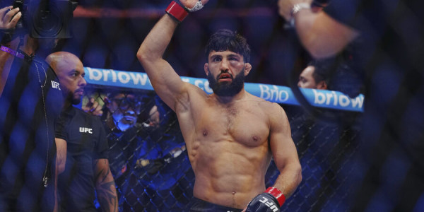 Tsarukyan UFC 331-dən 450 min dollar qazandı