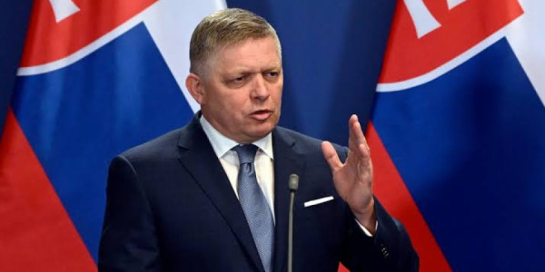 Robert Fiko bəzi Qərb siyasətçilərini Rusiya ilə NATO arasında münaqişə yaratmağa çalışmaqda ittiham edib