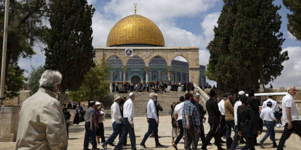 100 israilli Məscidə hücum etdi