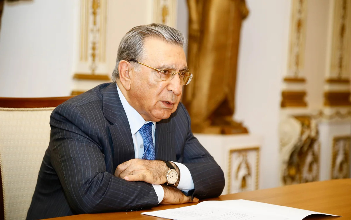 Ramiz Mehdiyev bu gün MƏHKƏMƏ QARŞISINDA