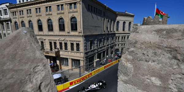 "Racing Bulls" komandası "Formula 1"in Bakı mərhələsi üçün qeyri-adi poster nümayiş etdirib