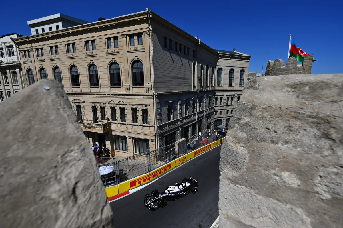 "Racing Bulls" komandası "Formula 1"in Bakı mərhələsi üçün qeyri-adi poster nümayiş etdirib