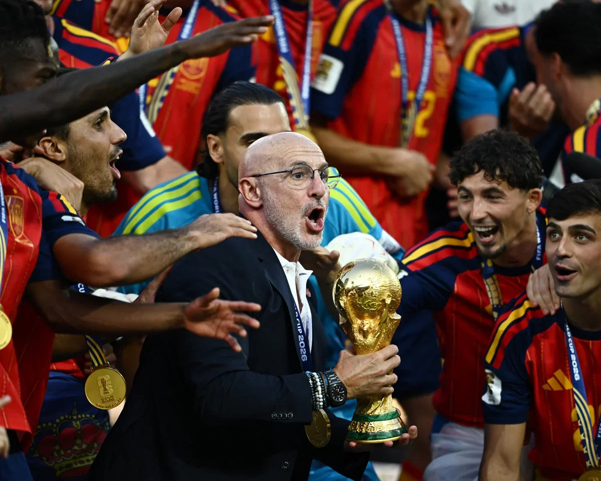 İspaniya Kral Futbol Federasiyası Luis de la Fuente ilə müqavilənin müddətini uzadıb