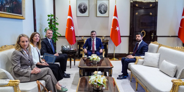 Cevdet Yılmazla Azərbaycanın Türkiyədəki səfiri Ermənistanla normallaşmanı müzakirə edib