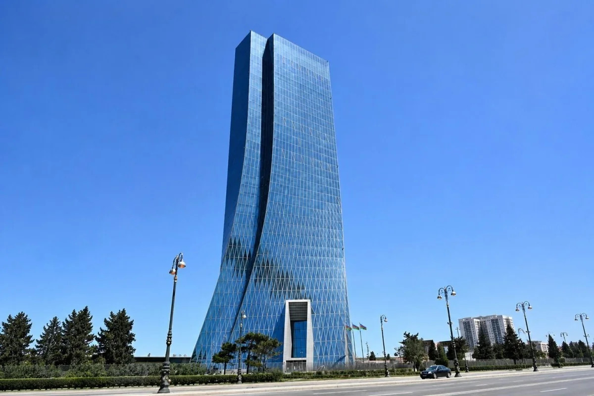 AMB: Kommersiya banklarını birləşməyə məcbur etmirik