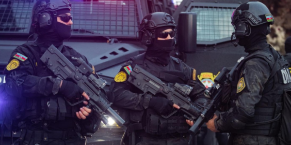 Polis əməkdaşlarına silahlı müqavimət göstərən şəxs