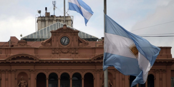 Argentinada deputatın parlamentdəki görüntüsü gündəm oldu