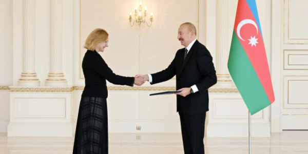 İlham Əliyev Estoniyanın Azərbaycanda yeni təyin olunmuş səfirini qəbul edib