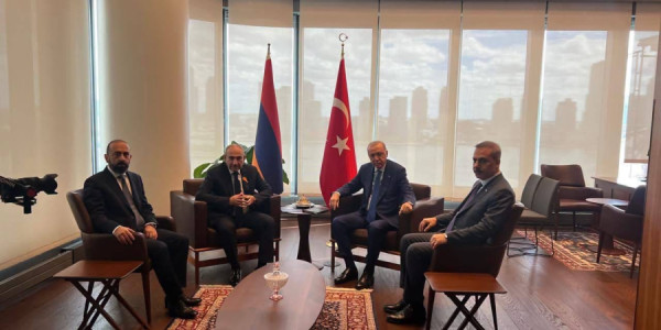 Türkiyə və Ermənistan liderləri arasında görüş baş tutub