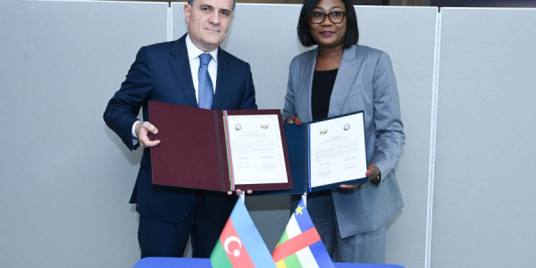Ceyhun Bayramov Mərkəzi Afrikalı həmkarı ilə görüşüb
