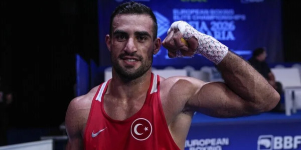 Emrah Yaşar Avropa çempionatında finala yüksəldi