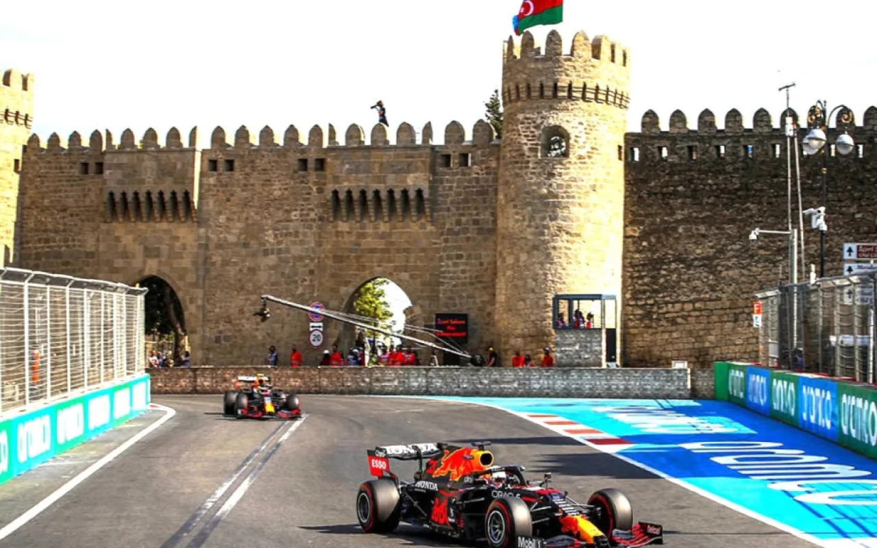 Formula 2 yarışı üzrə sərbəst yürüşə