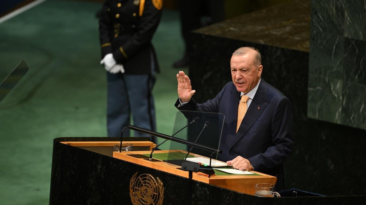 Ərdoğan Hörmüz boğazındakı vəziyyətin qlobal problemə çevrildiyini bildirib