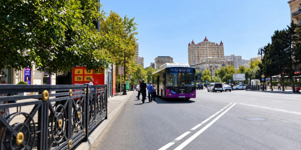 Bu küçədə xüsusi hərəkət zolağı təşkil edilib